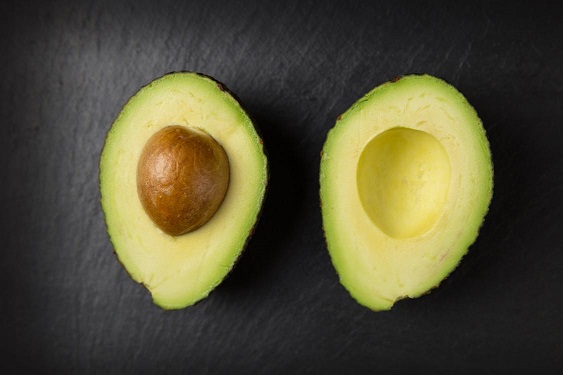 avocado to hydrate the skin