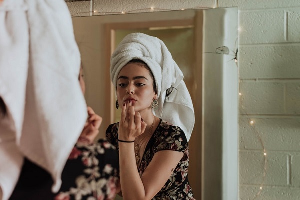add natural oils into your beauty routine